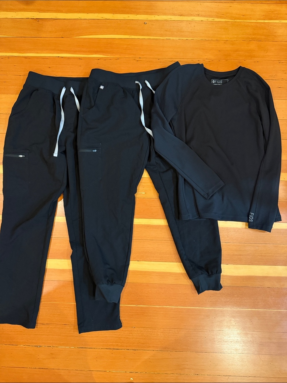 3 piece Figs in black